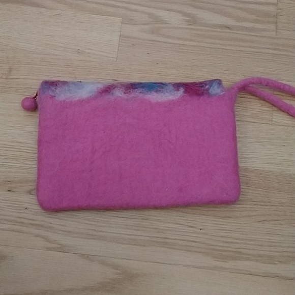Pink felted clutch with Fern leaf - Picture 3 of 4